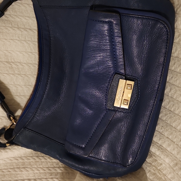 Cole Haan shoulder bag with metal clasp - Picture 2 of 4